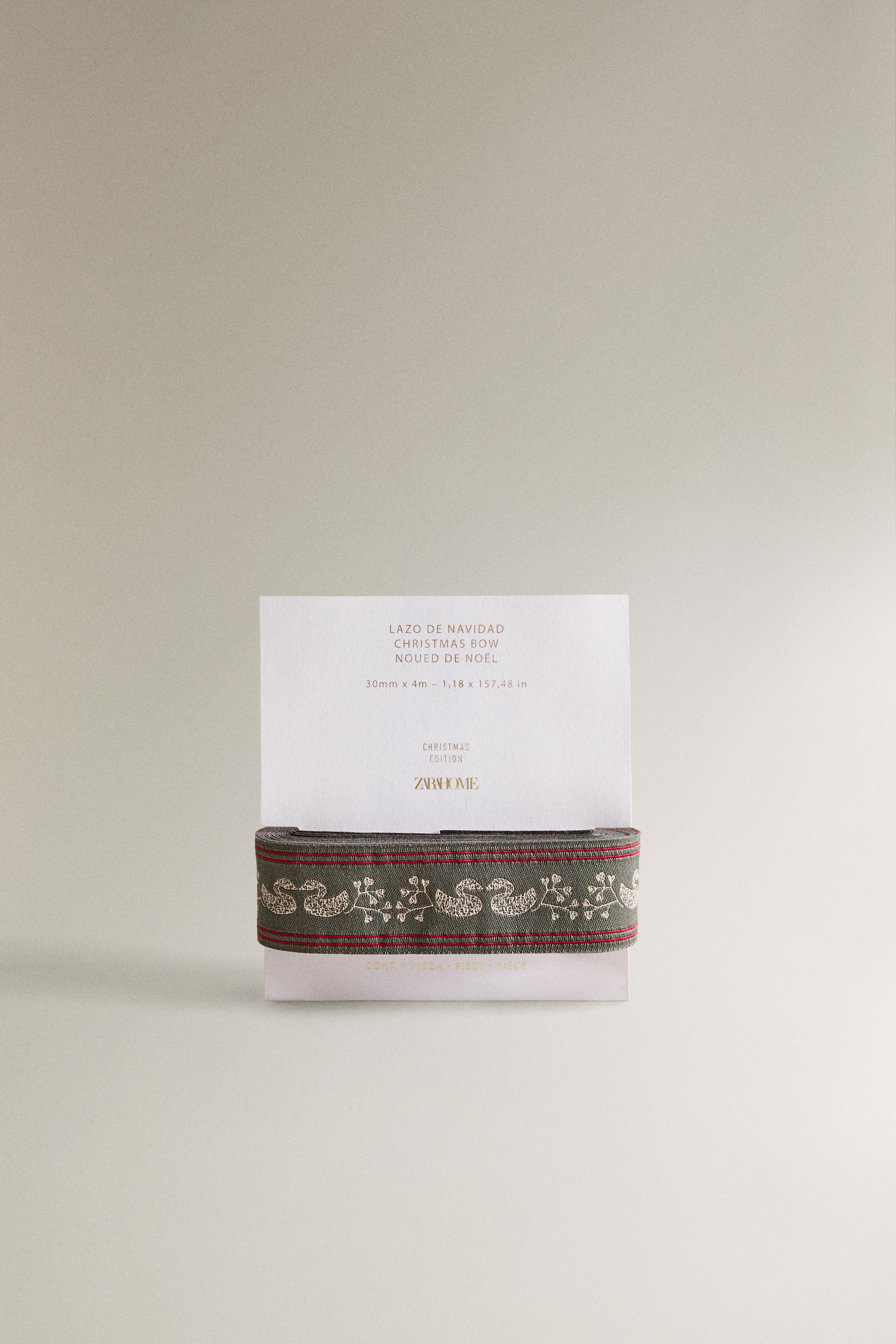 CHRISTMAS GIFT WRAPPING RIBBON WITH DECORATIVE DUCKLINGS